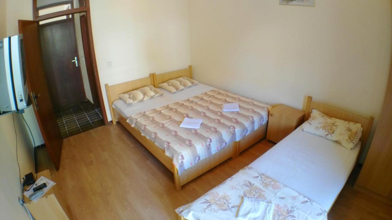 Guesthouse Obala Sutomore Exterior photo